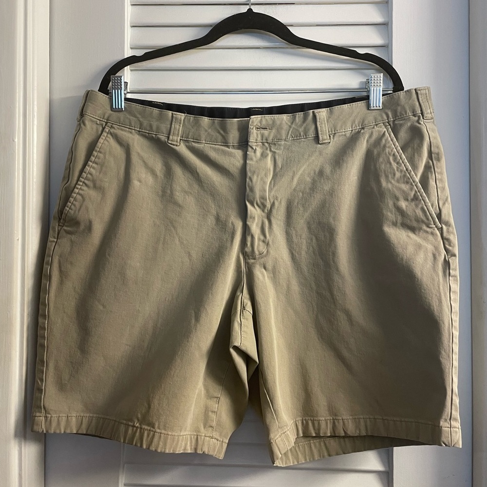 Club Room EUC Khaki Chino Shorts. Size 38W